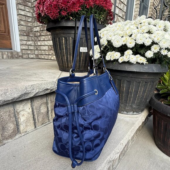 COACH SIGNATURE DRAWSTRING CARRYALL Women's Satchel Excellent Condtition - Picture 6 of 16